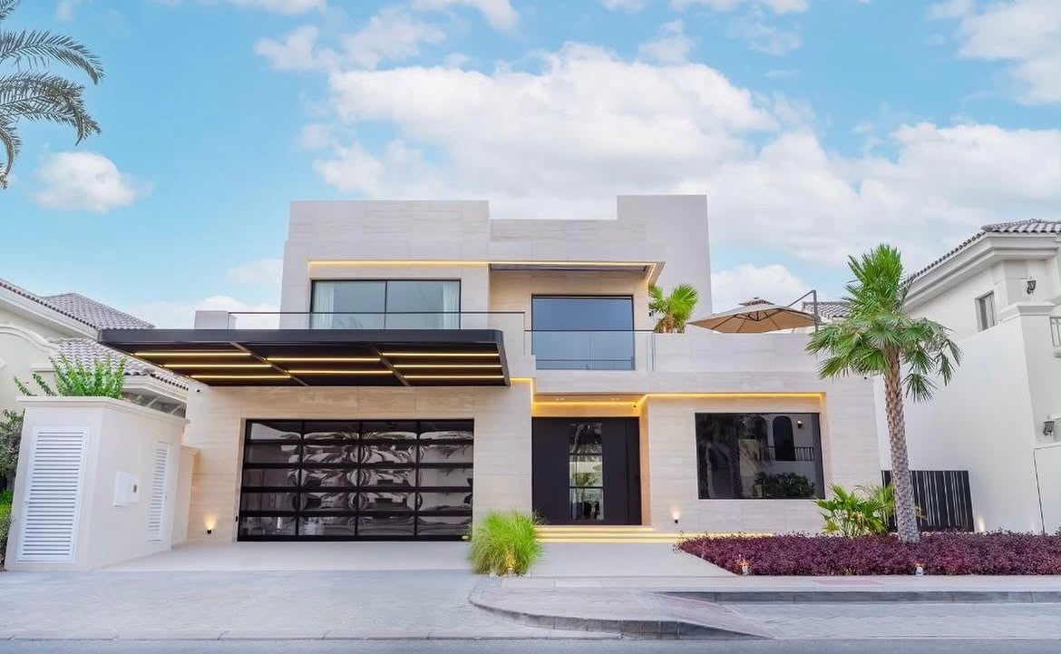 Contemporary private residence